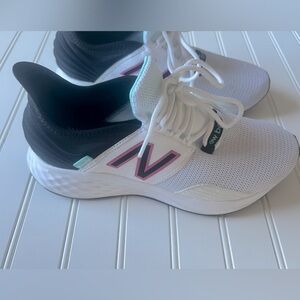 Women’s Fresh Foam Roav New Balance Tennis Shoes Size 9.5